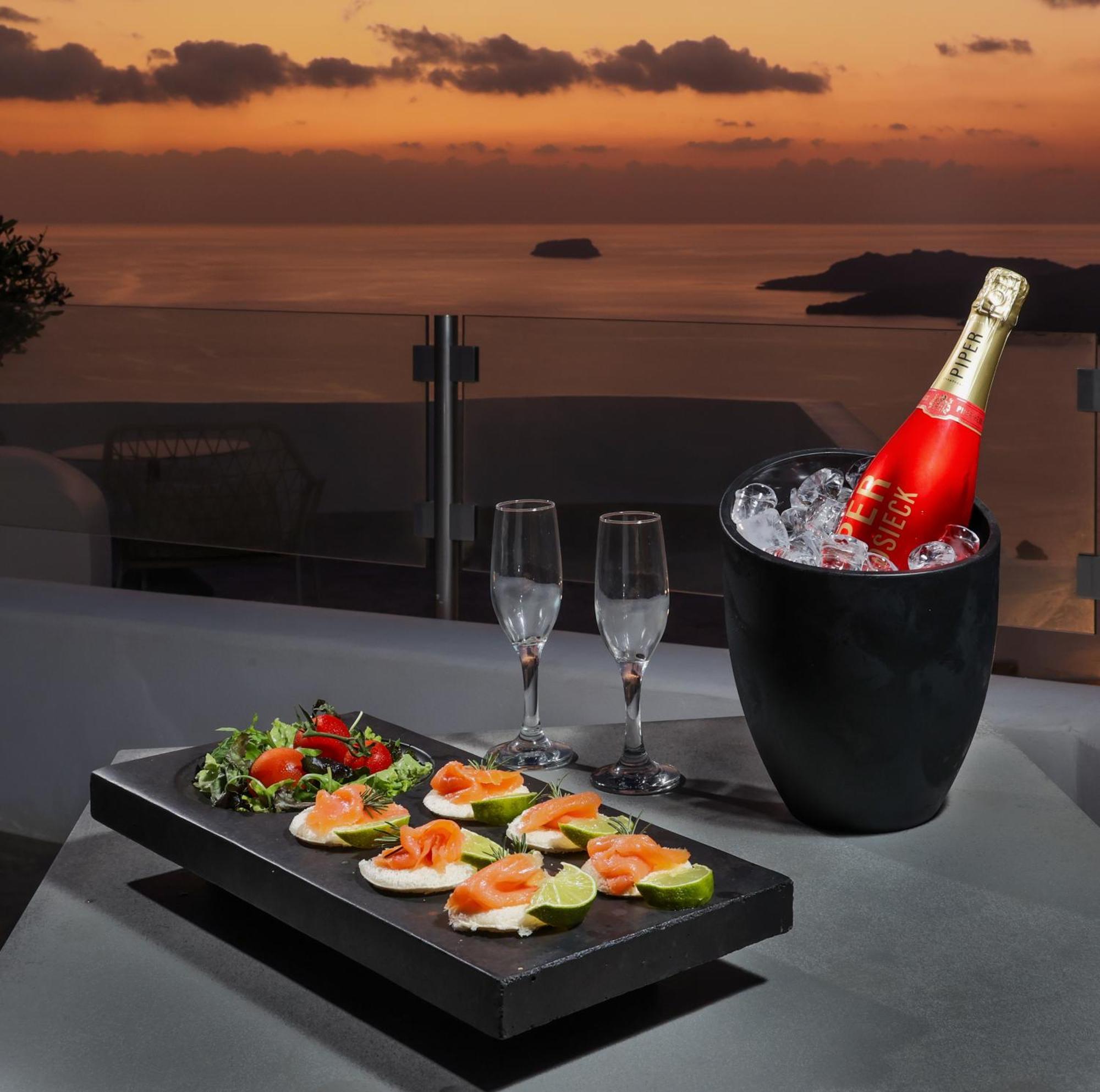 Amity Suites - Adults Only Fira (Santorini) Exterior foto